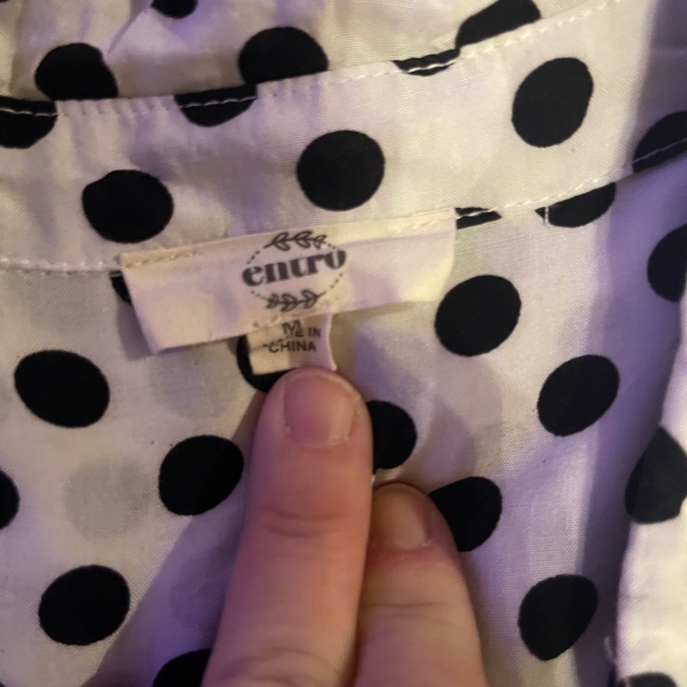 Woman’s blouse - Picture 2 of 2